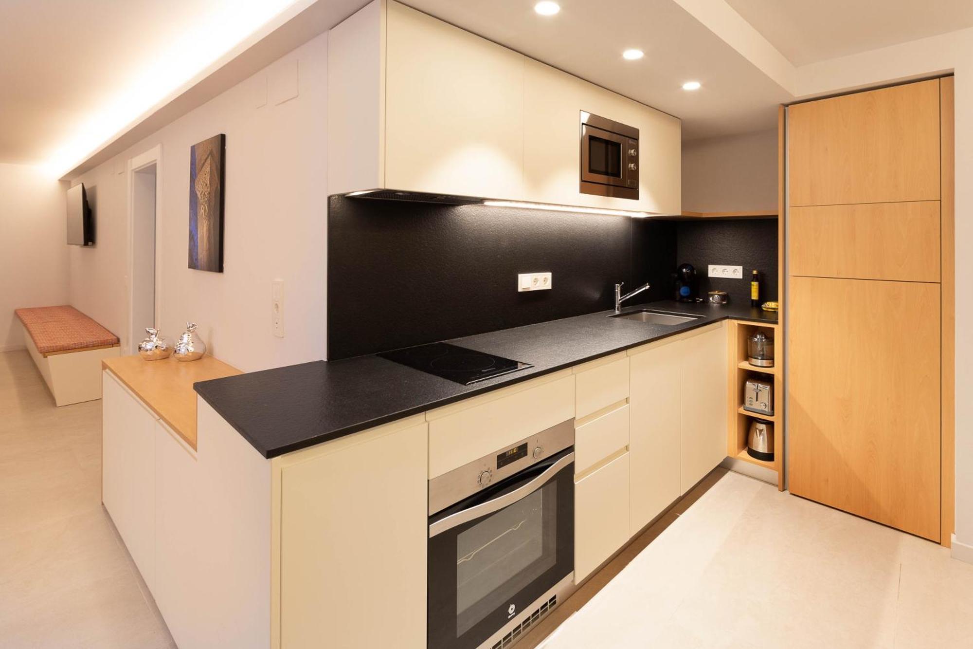 C&C Apartments Фигерас Экстерьер фото
