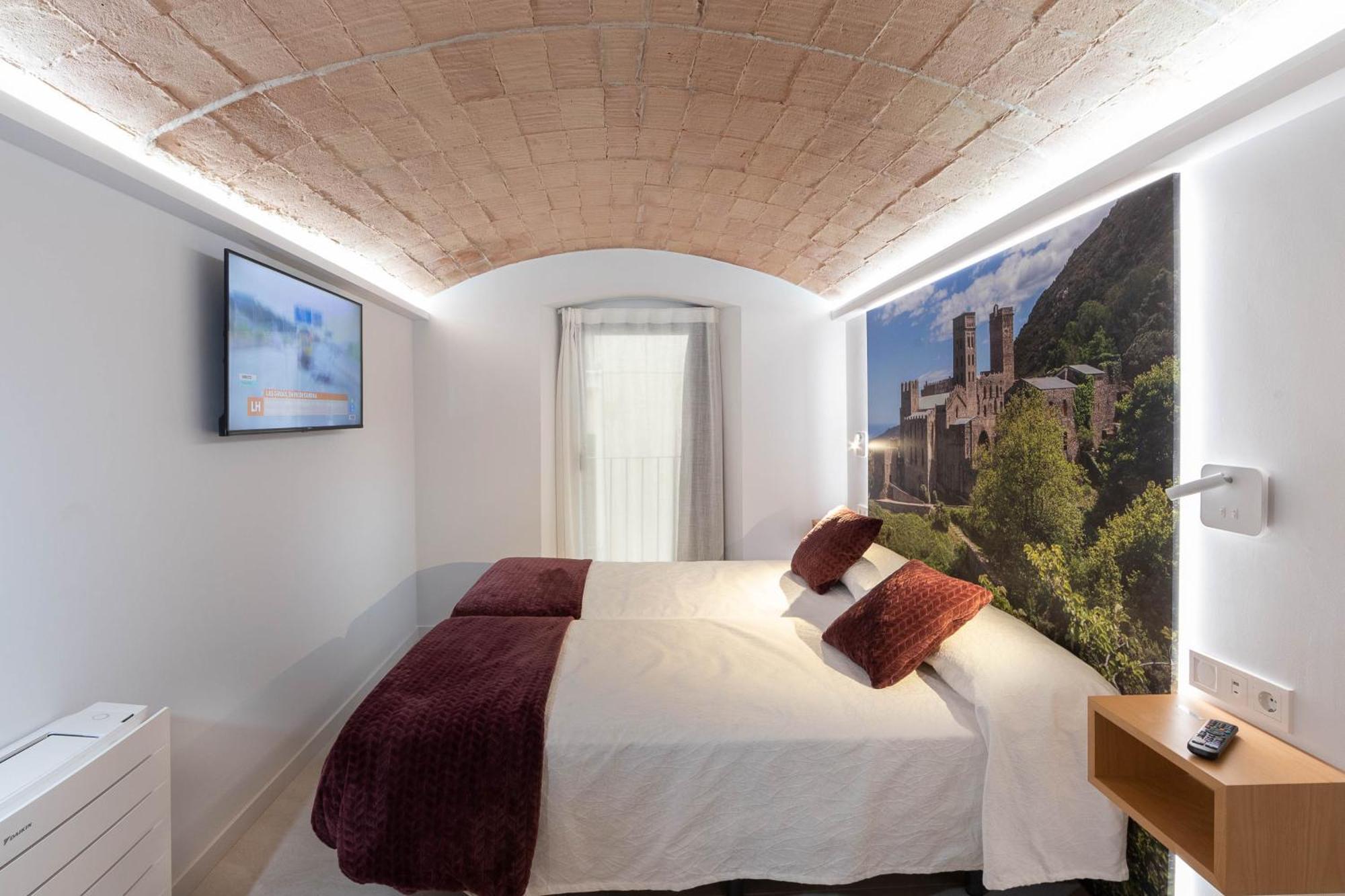 C&C Apartments Фигерас Экстерьер фото